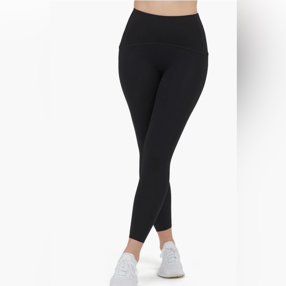 SPANX - SPANXshape Booty Boost with Pockets 7/8 Leggings, Medium BNWT